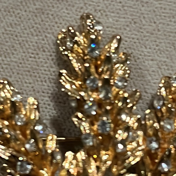 Chanel Gold Tone and Crystals Wheat Brooch,  Twist Stems, Signed on back - Picture 6 of 15